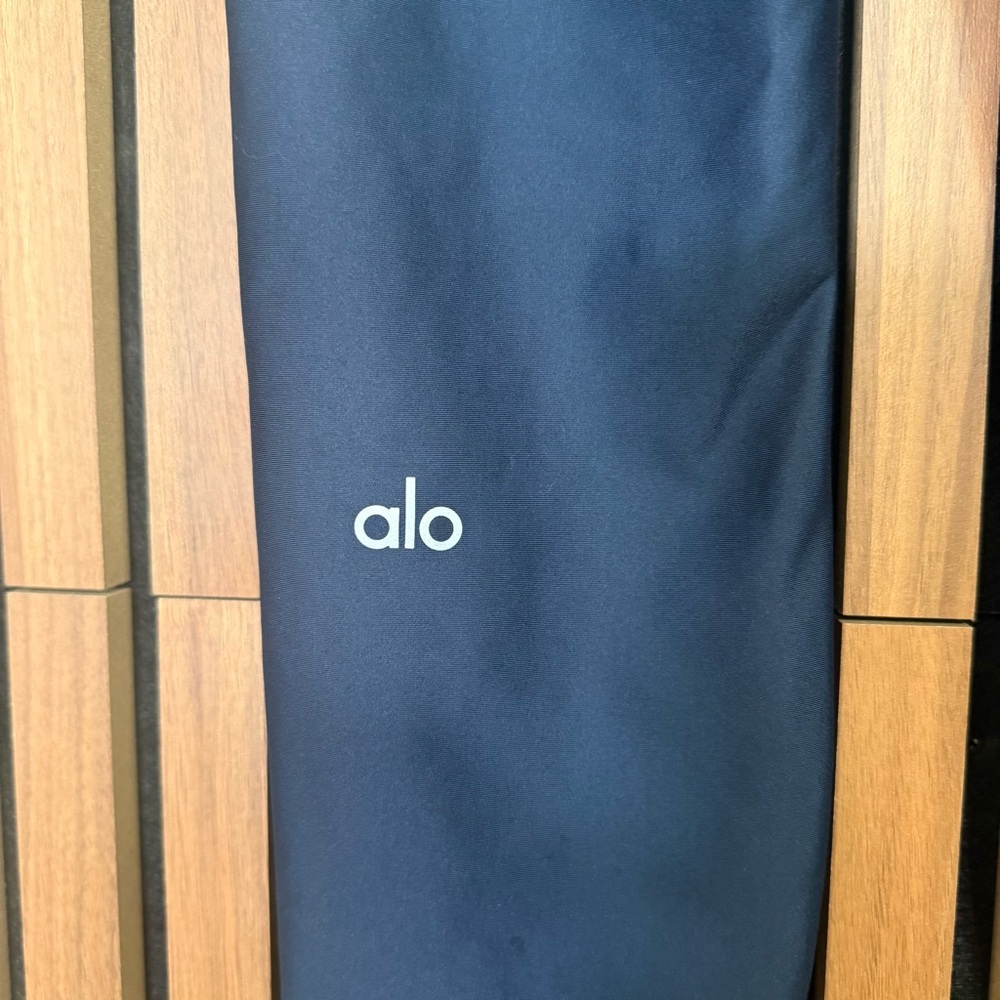 Alo Navy Airlift Leggings NWT - Picture 7 of 8